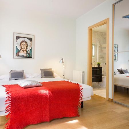 My Space Emirates - Fully Equipped Apartments Near The Beach With Shared Pool Barcellona Esterno foto