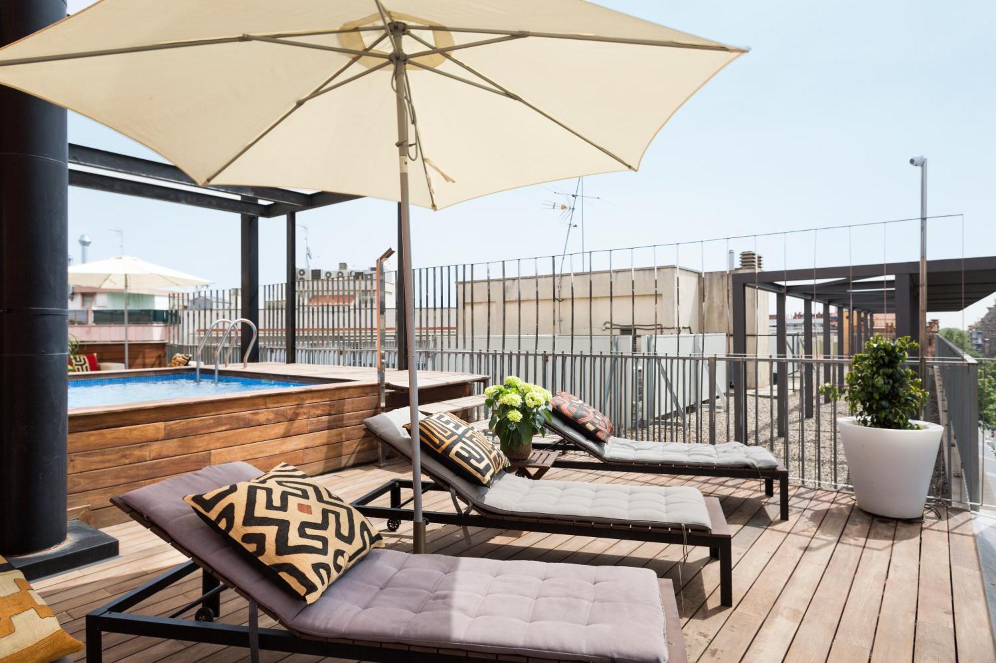 My Space Emirates - Fully Equipped Apartments Near The Beach With Shared Pool Barcellona Esterno foto