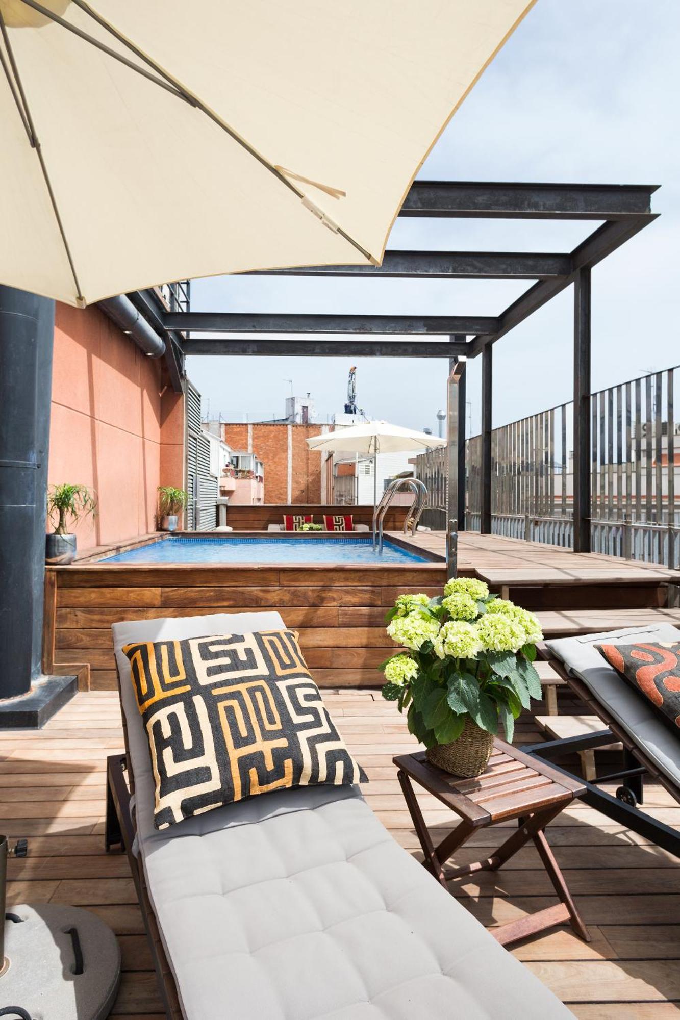 My Space Emirates - Fully Equipped Apartments Near The Beach With Shared Pool Barcellona Esterno foto