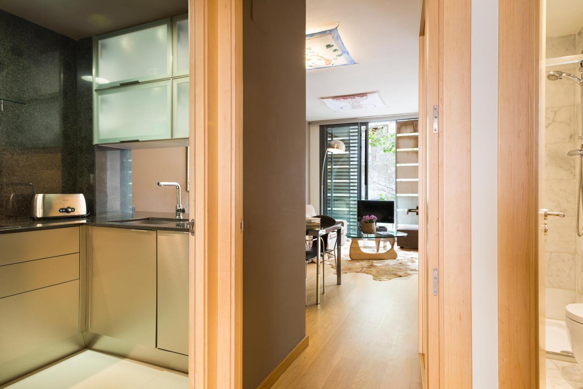 My Space Emirates - Fully Equipped Apartments Near The Beach With Shared Pool Barcellona Esterno foto