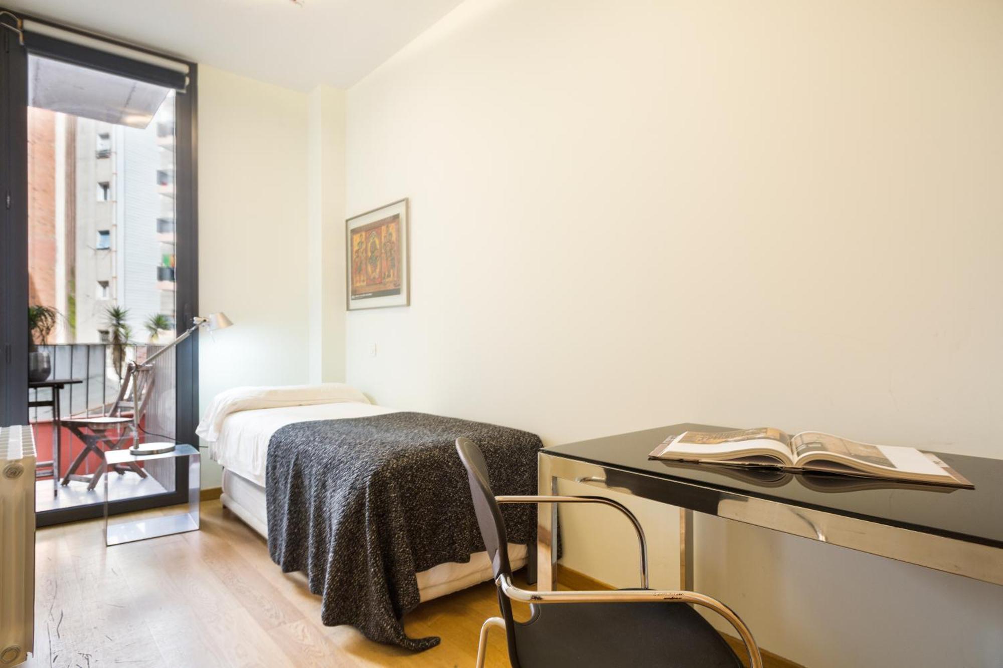 My Space Emirates - Fully Equipped Apartments Near The Beach With Shared Pool Barcellona Esterno foto