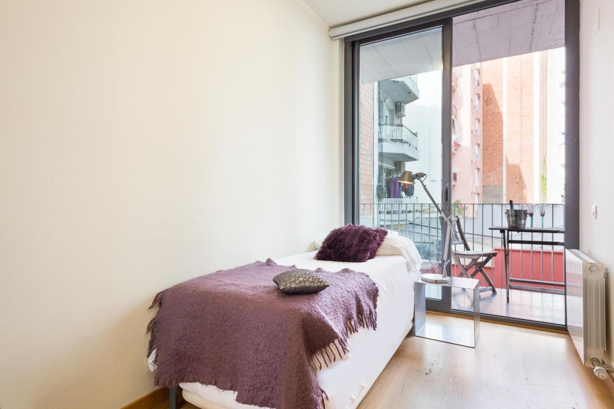 My Space Emirates - Fully Equipped Apartments Near The Beach With Shared Pool Barcellona Esterno foto