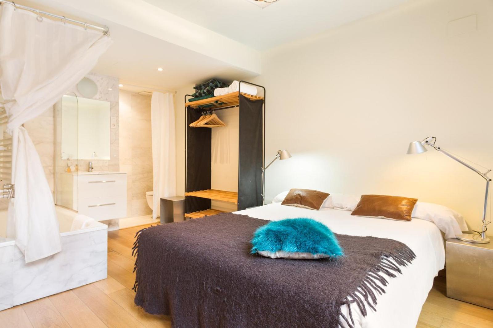 My Space Emirates - Fully Equipped Apartments Near The Beach With Shared Pool Barcellona Esterno foto