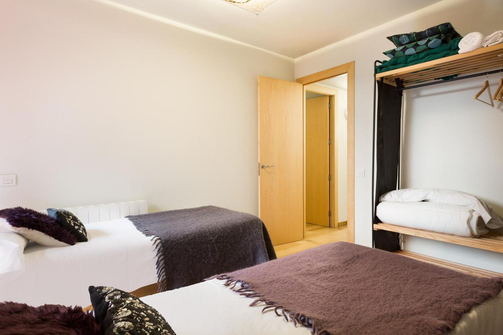 My Space Emirates - Fully Equipped Apartments Near The Beach With Shared Pool Barcellona Esterno foto