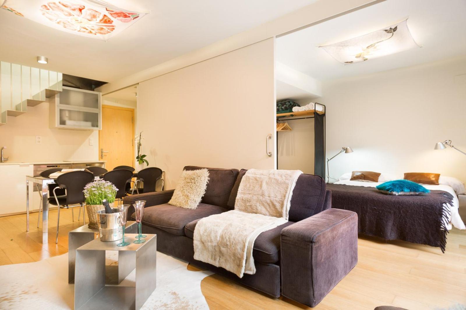 My Space Emirates - Fully Equipped Apartments Near The Beach With Shared Pool Barcellona Esterno foto