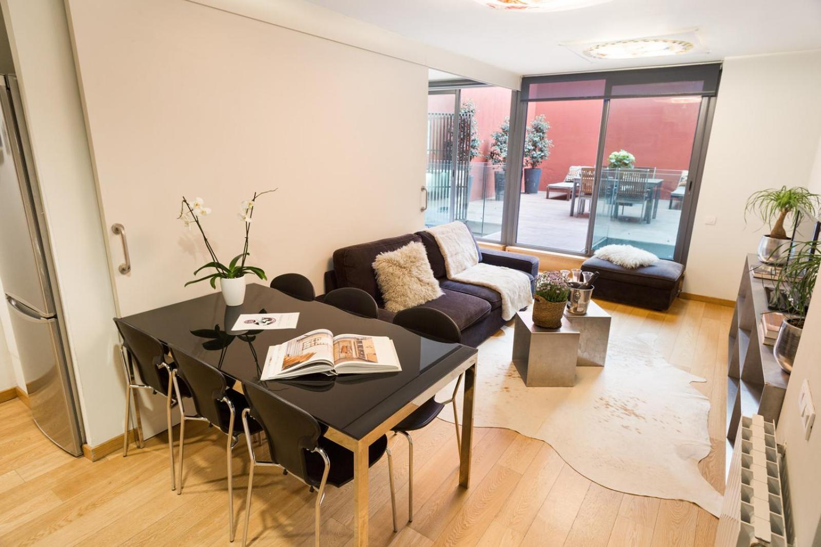 My Space Emirates - Fully Equipped Apartments Near The Beach With Shared Pool Barcellona Esterno foto